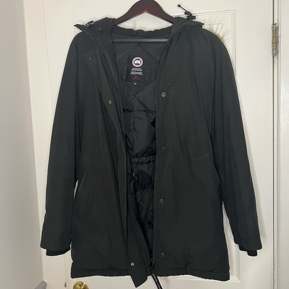 Canada Goose Victoria Parka, Size Medium, Removable Fur Hood, PRISTINE CONDITION - Picture 4 of 8